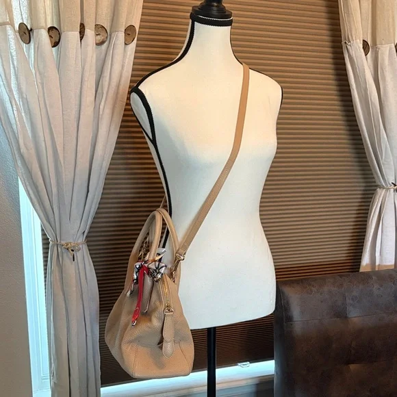 AUTHENTIC Burberry doctor bag with matching wallet - Picture 4 of 17